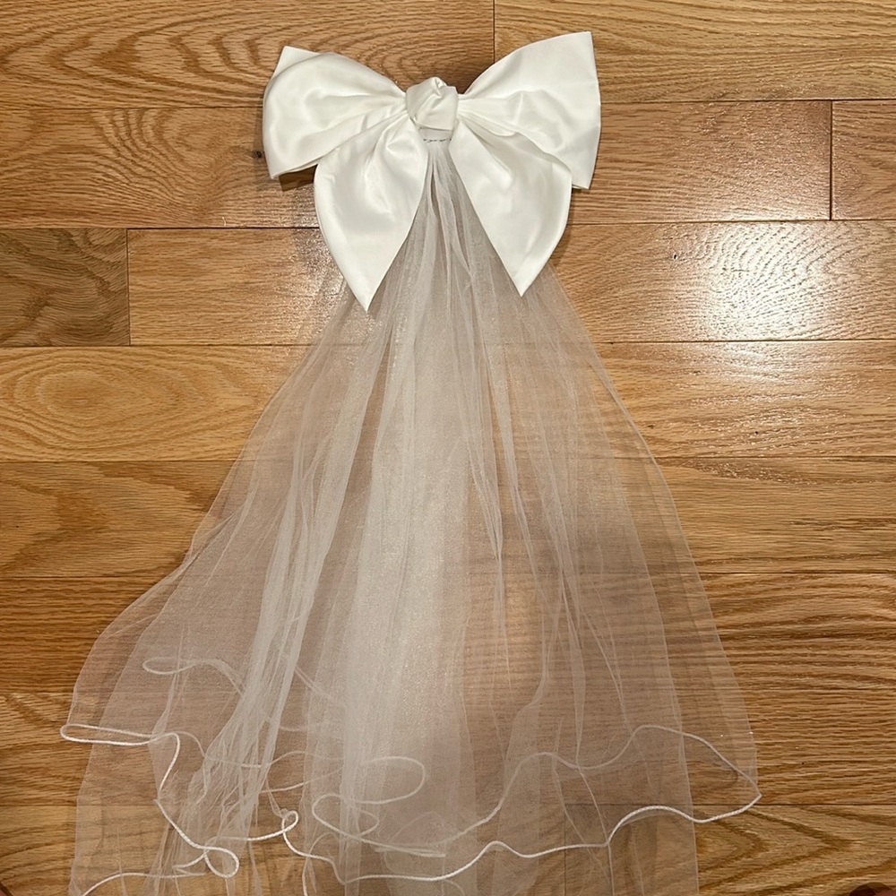 Bow Clip with Veil